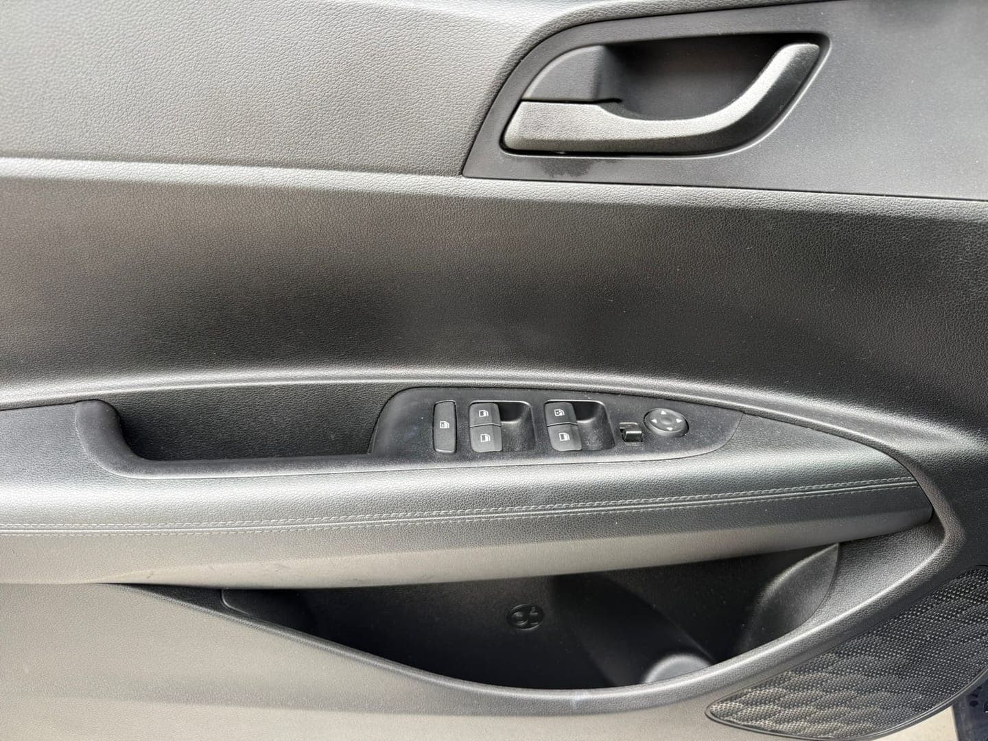 Hyundai HB20 HATCH - Miniatura 9