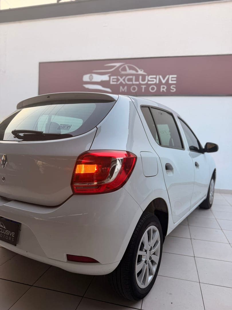 Renault SANDERO - Miniatura 4