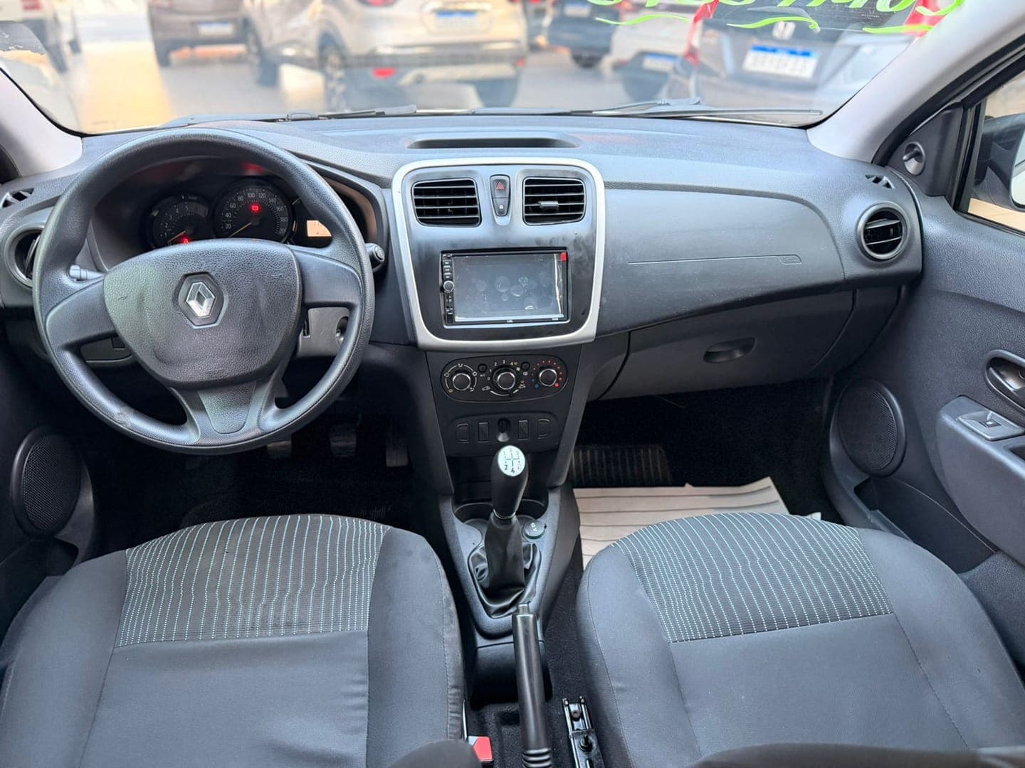 Renault SANDERO - Miniatura 3