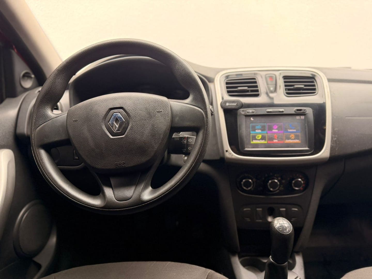 Renault SANDERO - Miniatura 8