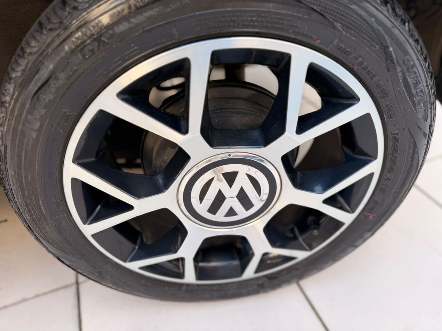 Volkswagen UP TAKE - Miniatura 9