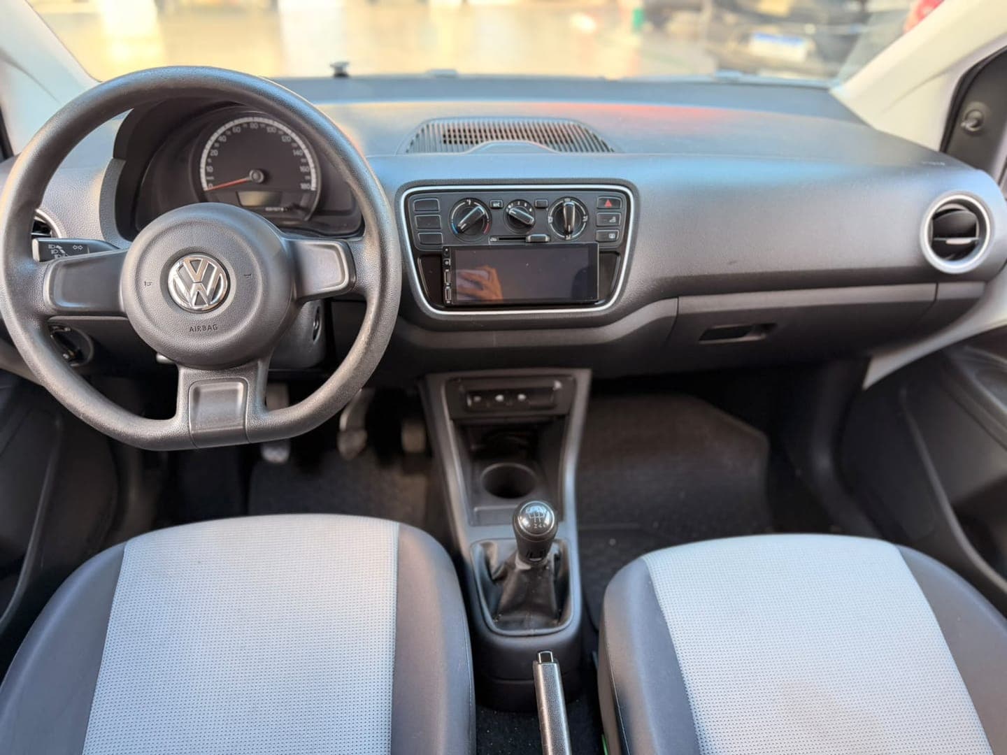 Volkswagen UP TAKE - Miniatura 3