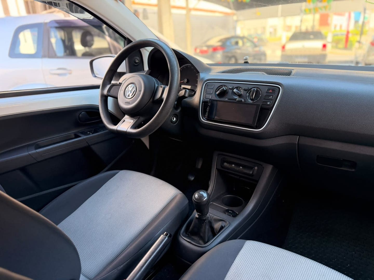 Volkswagen UP TAKE - Miniatura 5