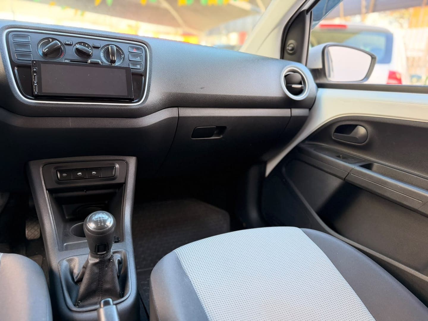 Volkswagen UP TAKE - Miniatura 4