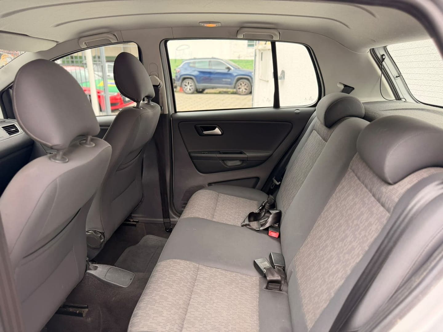 Volkswagen FOX 1.6  - Miniatura 6
