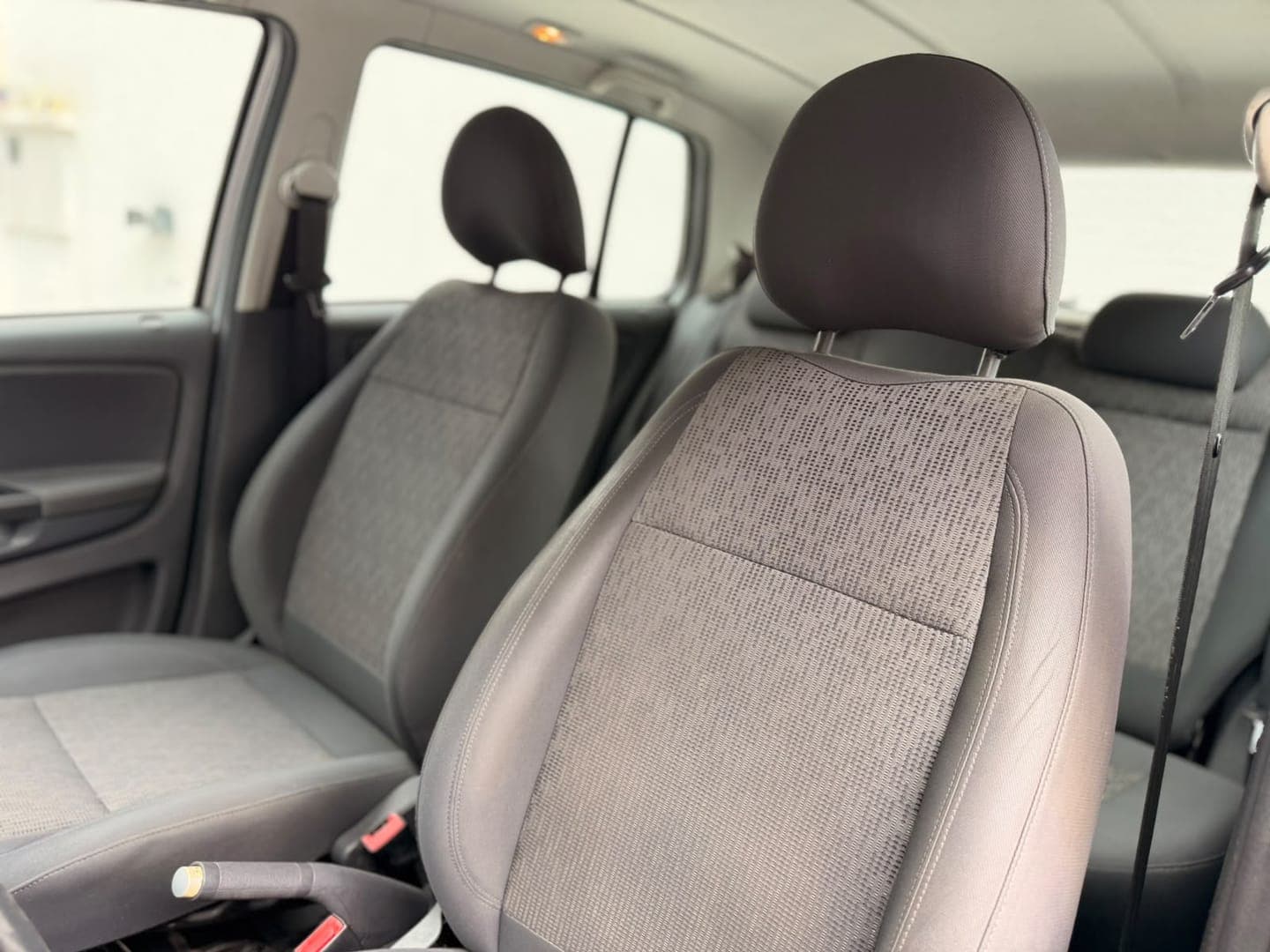 Volkswagen FOX 1.6  - Miniatura 3